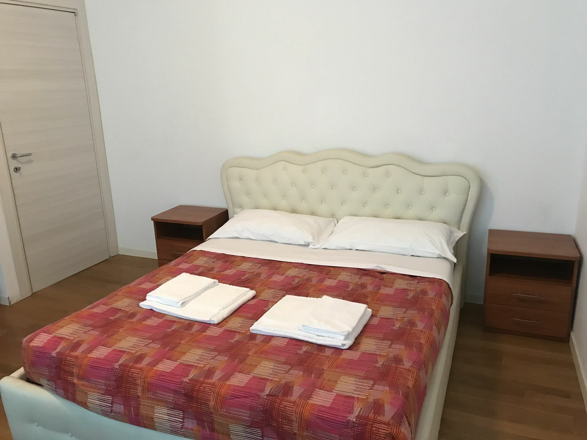 Red Line Apartments Milano Luaran gambar