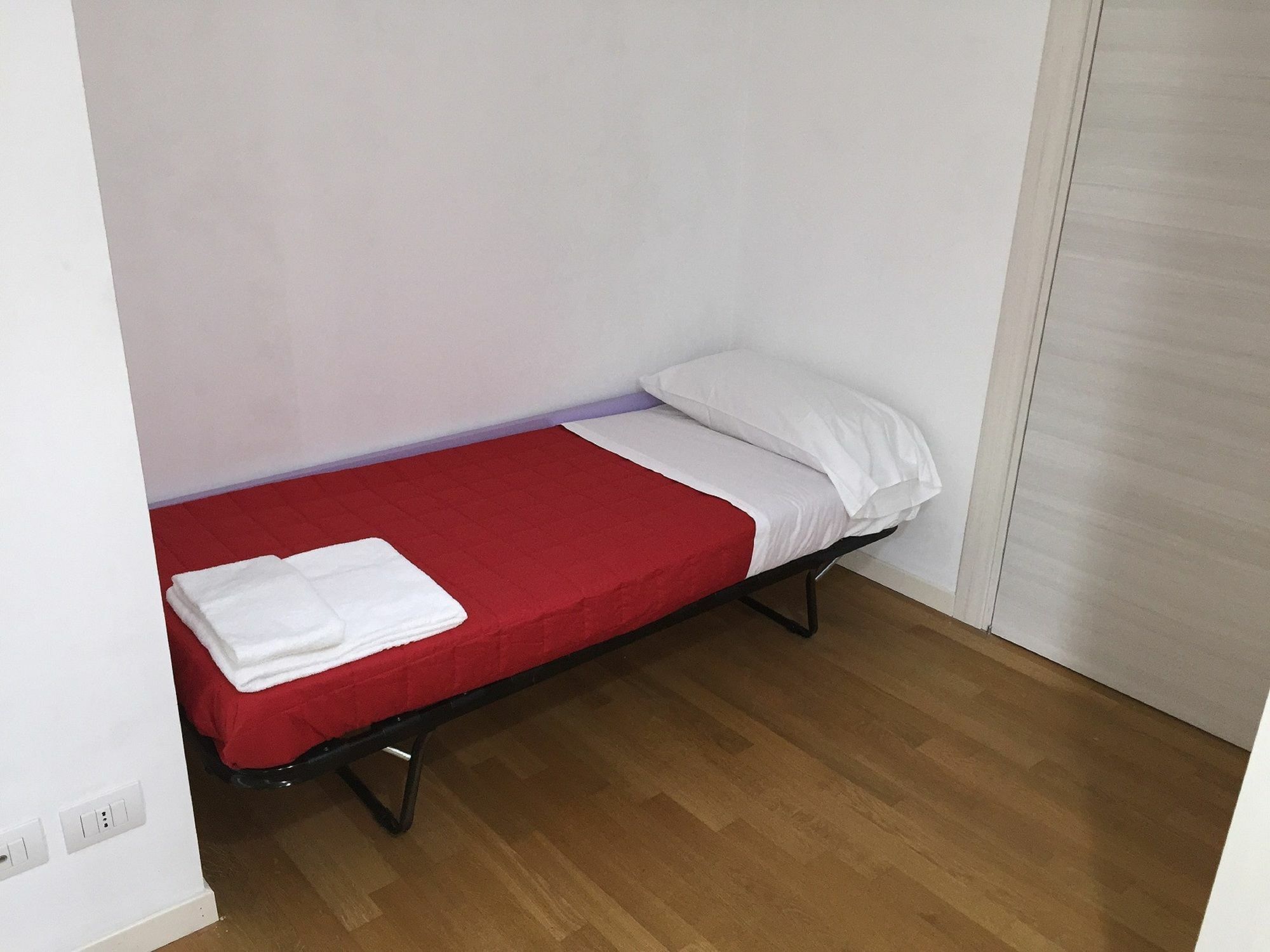 Red Line Apartments Milano Luaran gambar