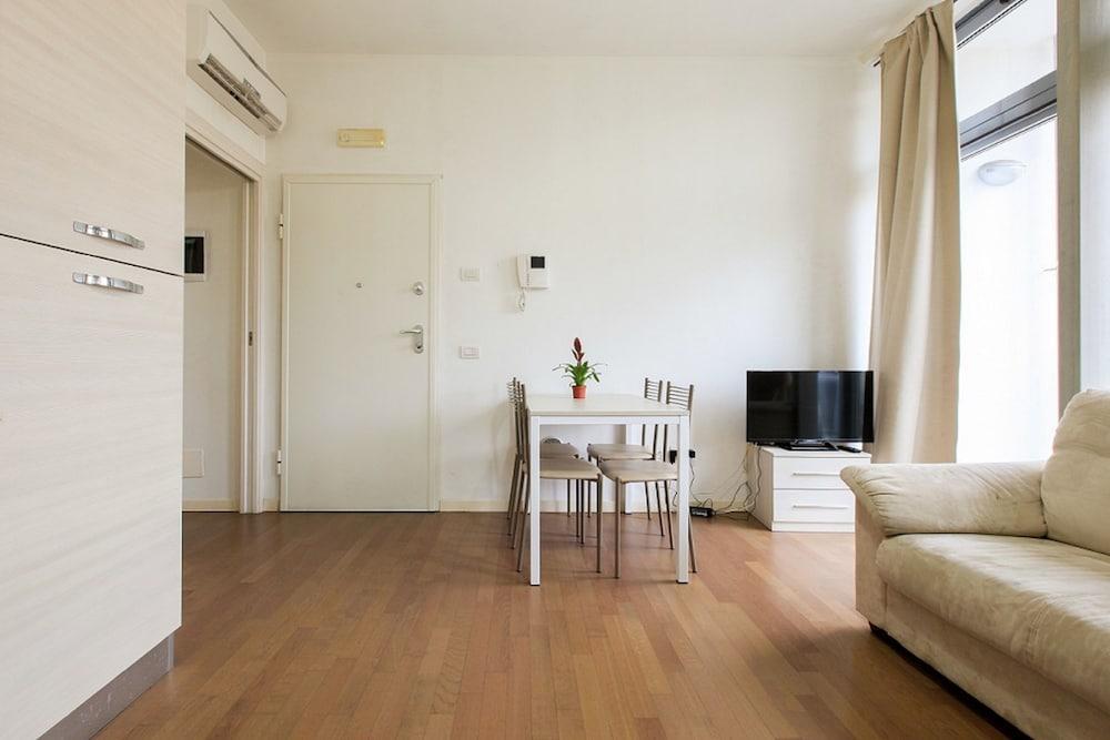 Red Line Apartments Milano Luaran gambar